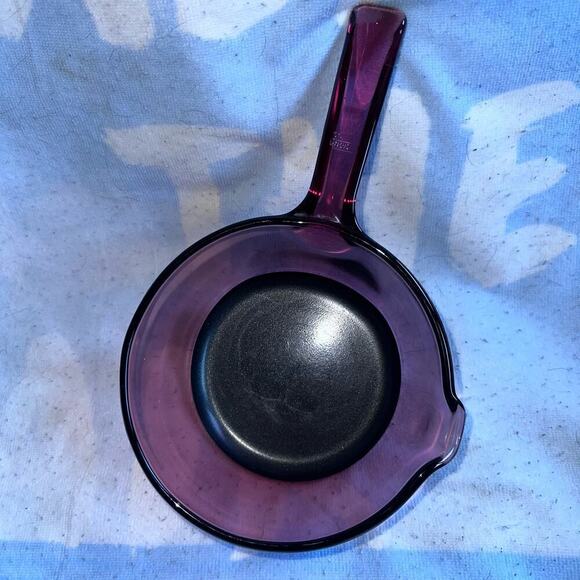 Vintage Cranberry Vision Corning Non Stick Bottom Sauce Pan 1L Pyrex Lid USA - Picture 1 of 7